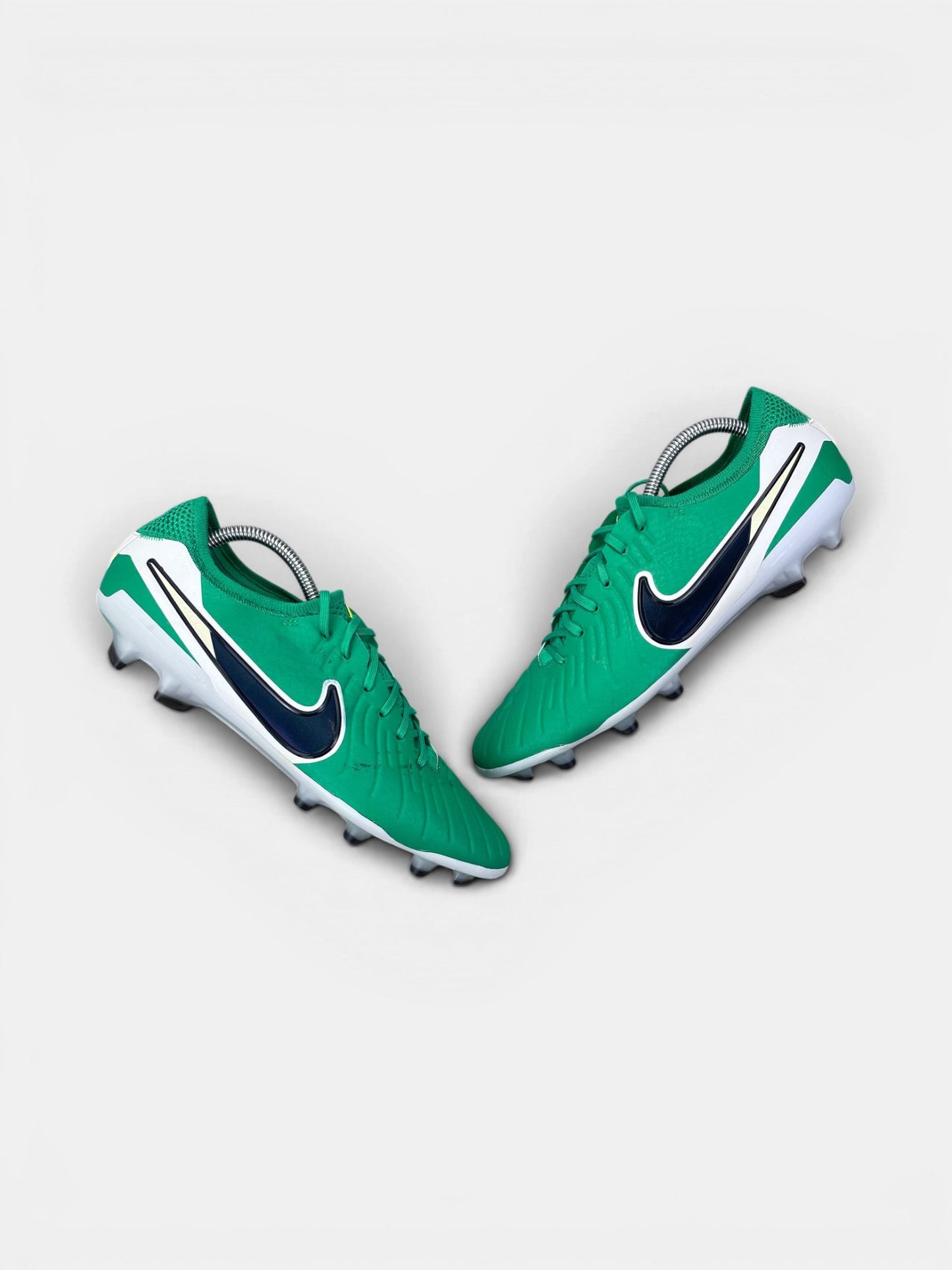 Nike TIEMPO LEGEND 10 ELITE LV8 Stadium Green — buty sportowe męskie w bardzo dobrym stanie rozmiar 44, widok z góry na zewnętrzną stronę butów