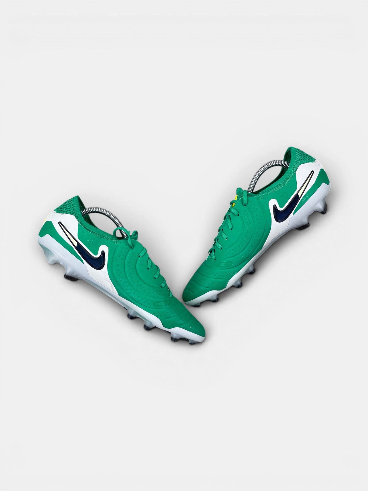 Nike TIEMPO LEGEND 10 ELITE LV8 Stadium Green — buty sportowe męskie w bardzo dobrym stanie rozmiar 44, zewnętrzny panel prawego buta