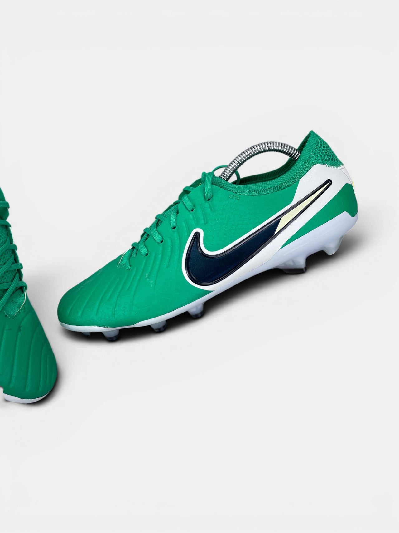 Nike TIEMPO LEGEND 10 ELITE LV8 Stadium Green — buty sportowe męskie w bardzo dobrym stanie rozmiar 44, widok z góry na wewnętrzną stronę butów