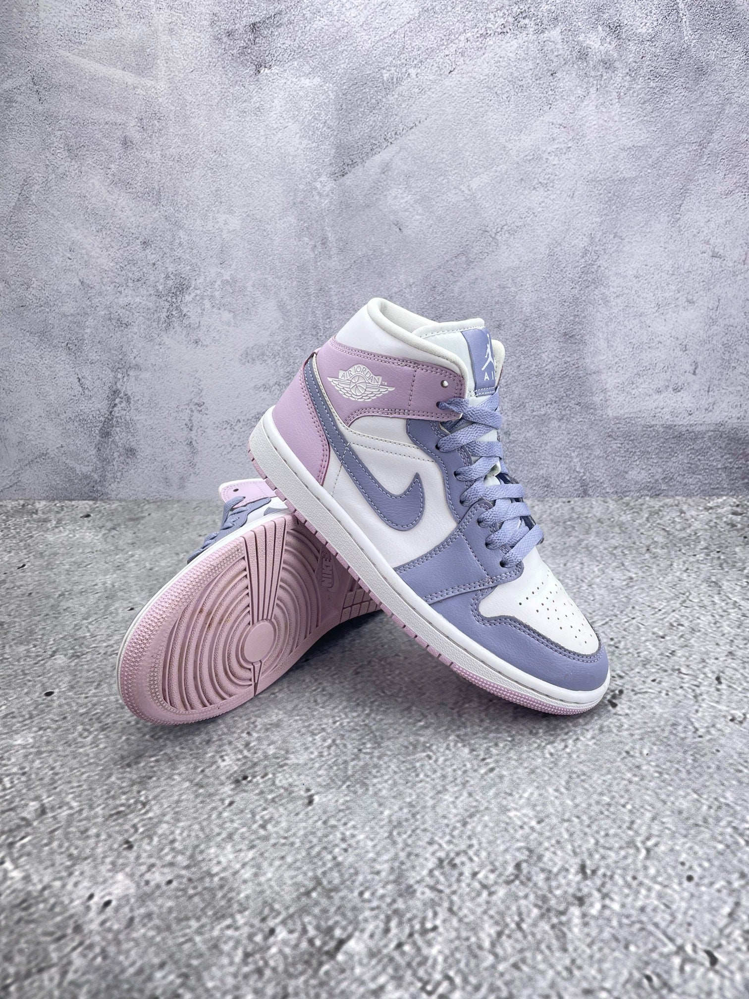 Nike Air Jordan 1 Mid (37.5) - sneakilystore