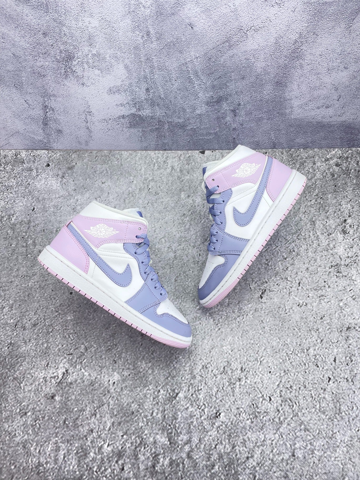Nike Air Jordan 1 Mid (37.5) - sneakilystore