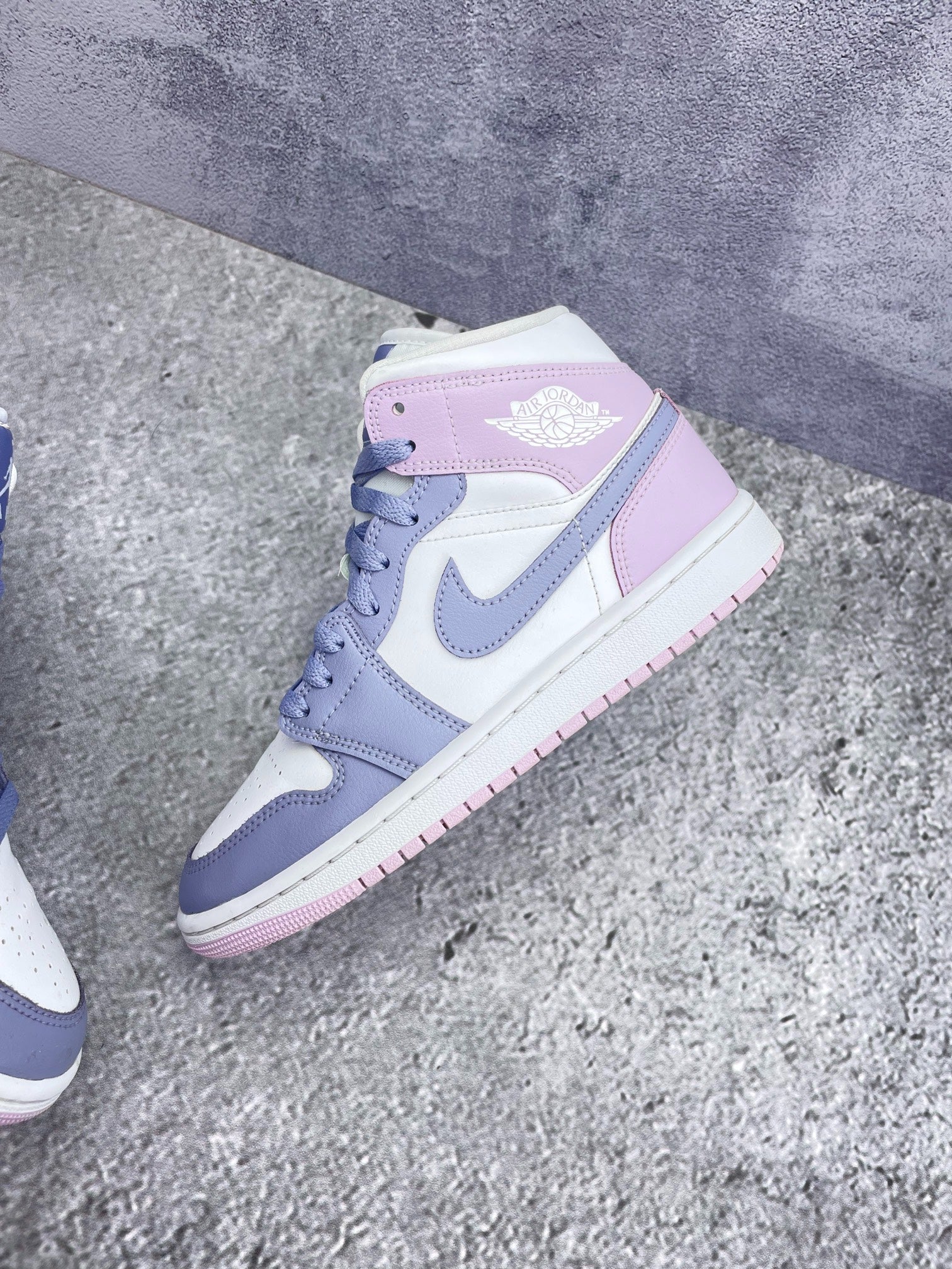 Nike Air Jordan 1 Mid (37.5) - sneakilystore