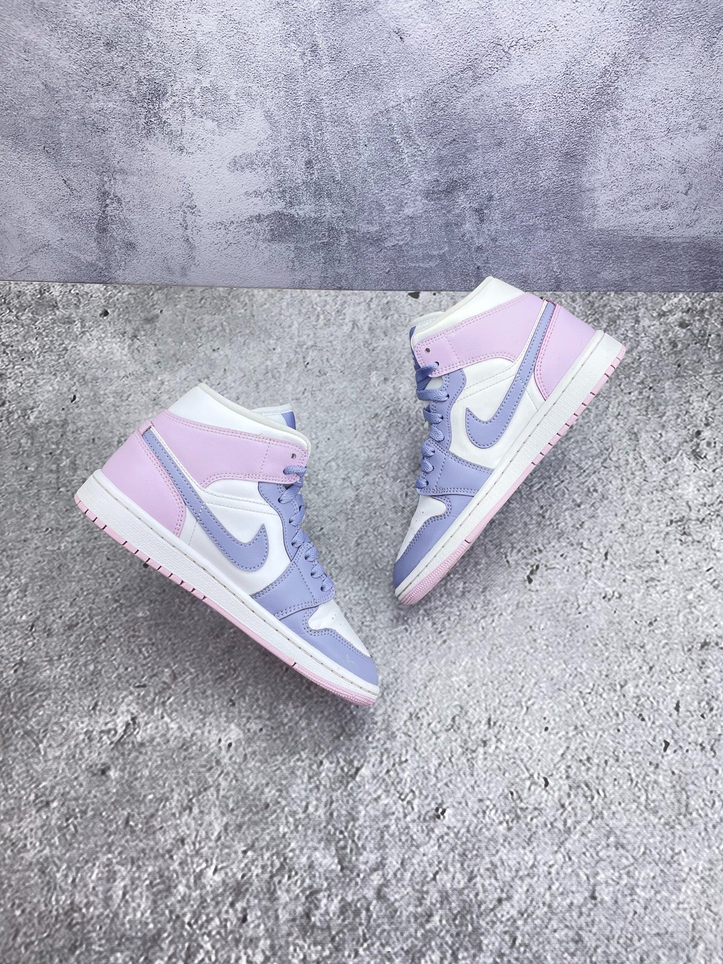 Nike Air Jordan 1 Mid (37.5) - sneakilystore