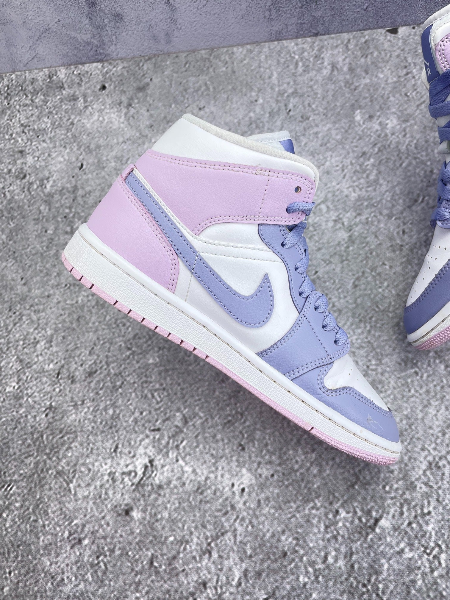 Nike Air Jordan 1 Mid (37.5) - sneakilystore