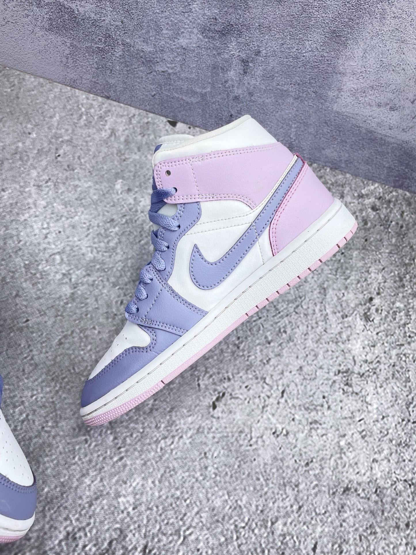 Nike Air Jordan 1 Mid (37.5) - sneakilystore