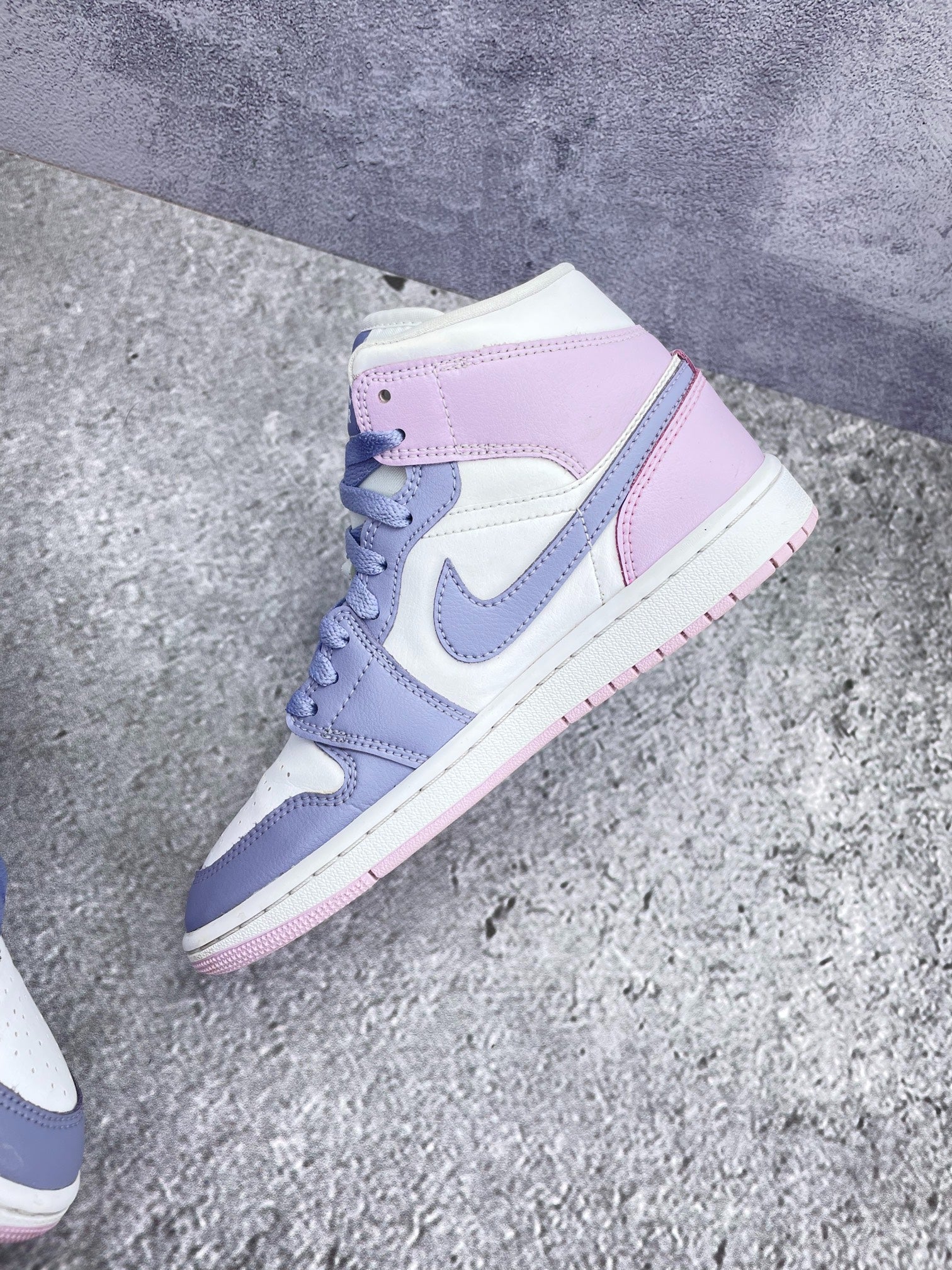 Nike Air Jordan 1 Mid (37.5) - sneakilystore