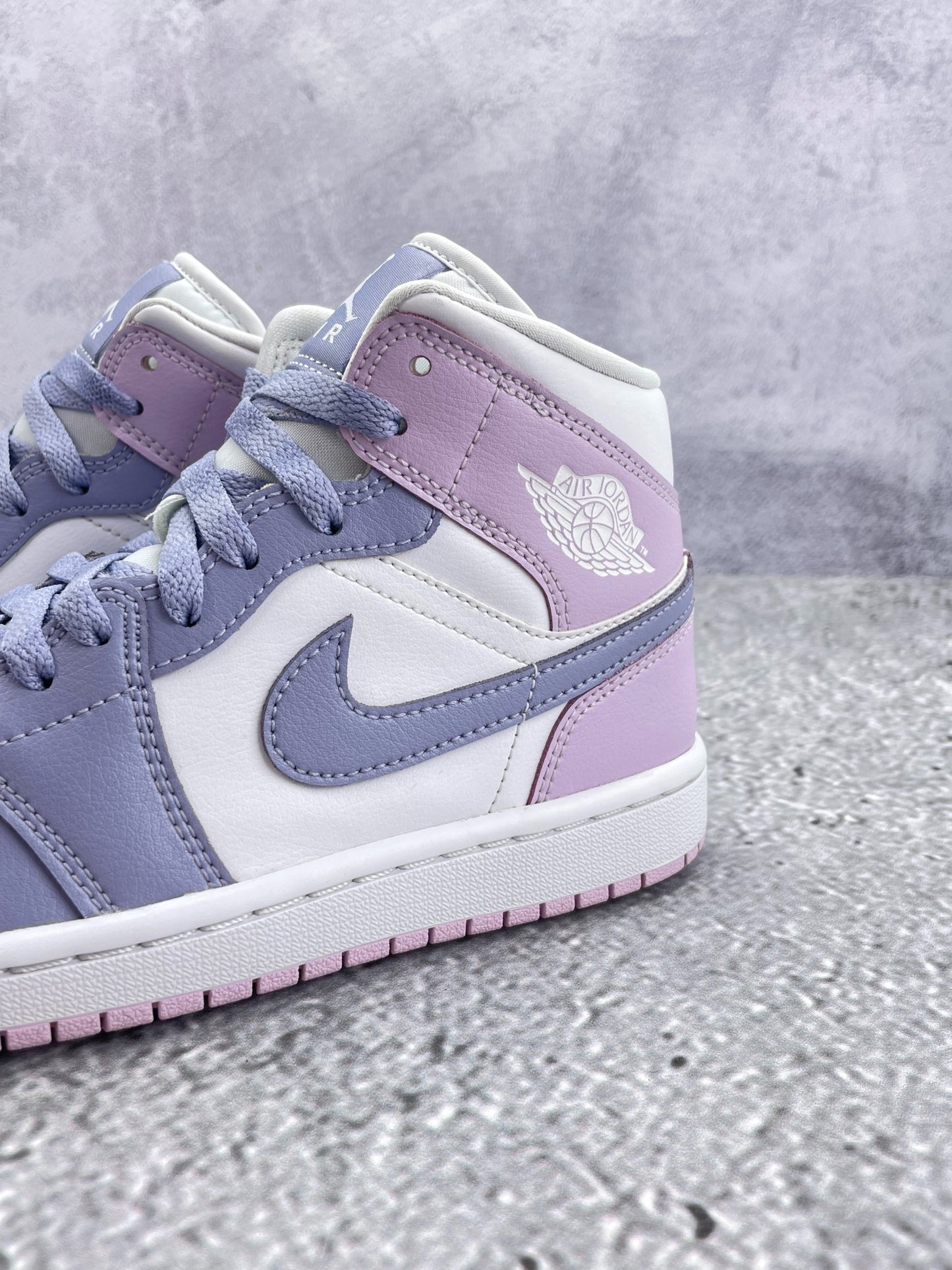 Nike Air Jordan 1 Mid (37.5) - sneakilystore