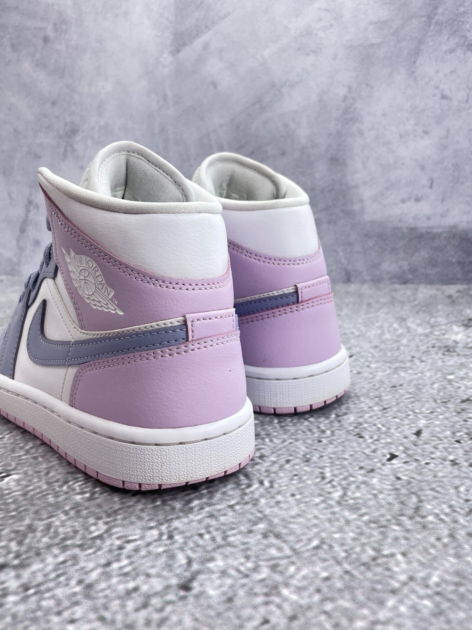 Nike Air Jordan 1 Mid (37.5) - sneakilystore