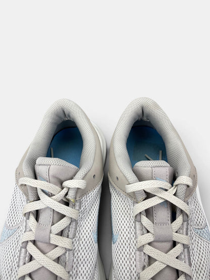 Nike Legend Essential 3 — buty sportowe damskie w bardzo dobrym stanie rozmiar 42.5, zapiętki butów