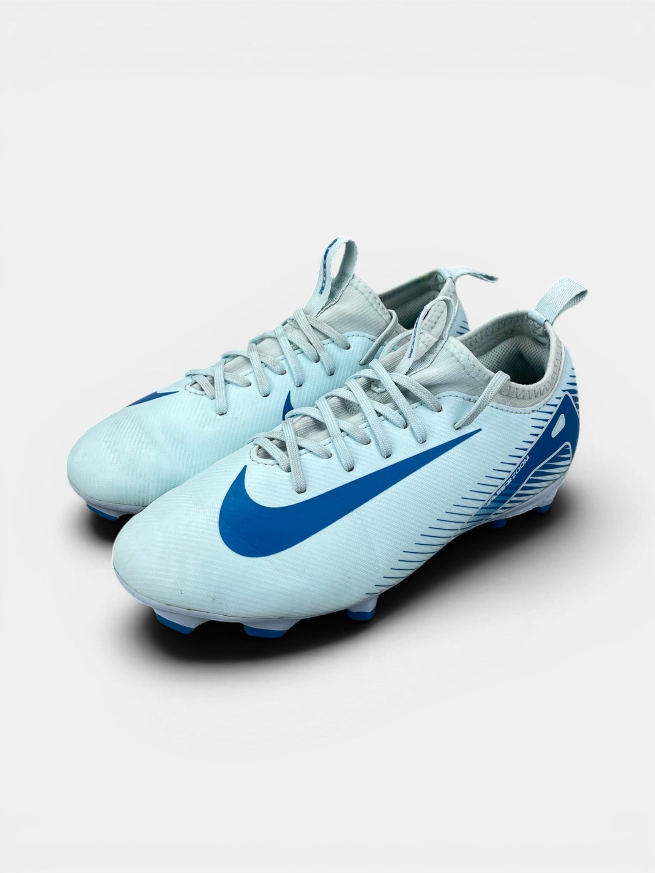Nike Air Zoom Mercurial Vapor 16 — buty sportowe dziecięce w bardzo dobrym stanie rozmiar 34, widok z boku