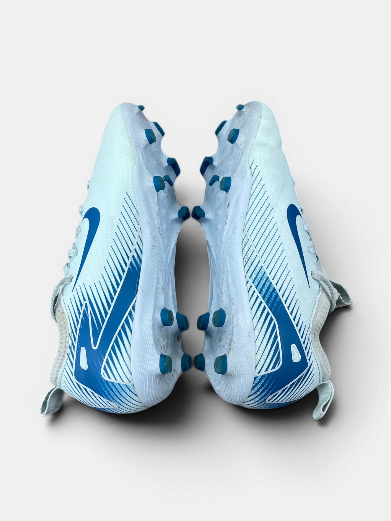 Nike Air Zoom Mercurial Vapor 16 — buty sportowe dziecięce w bardzo dobrym stanie rozmiar 34, widok z góry na zewnętrzną stronę butów