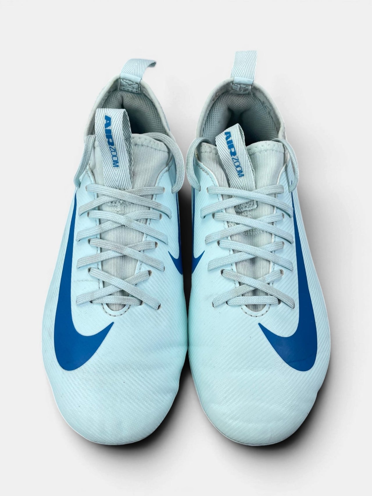 Nike Air Zoom Mercurial Vapor 16 — buty sportowe dziecięce w bardzo dobrym stanie rozmiar 34, zewnętrzny panel prawego buta