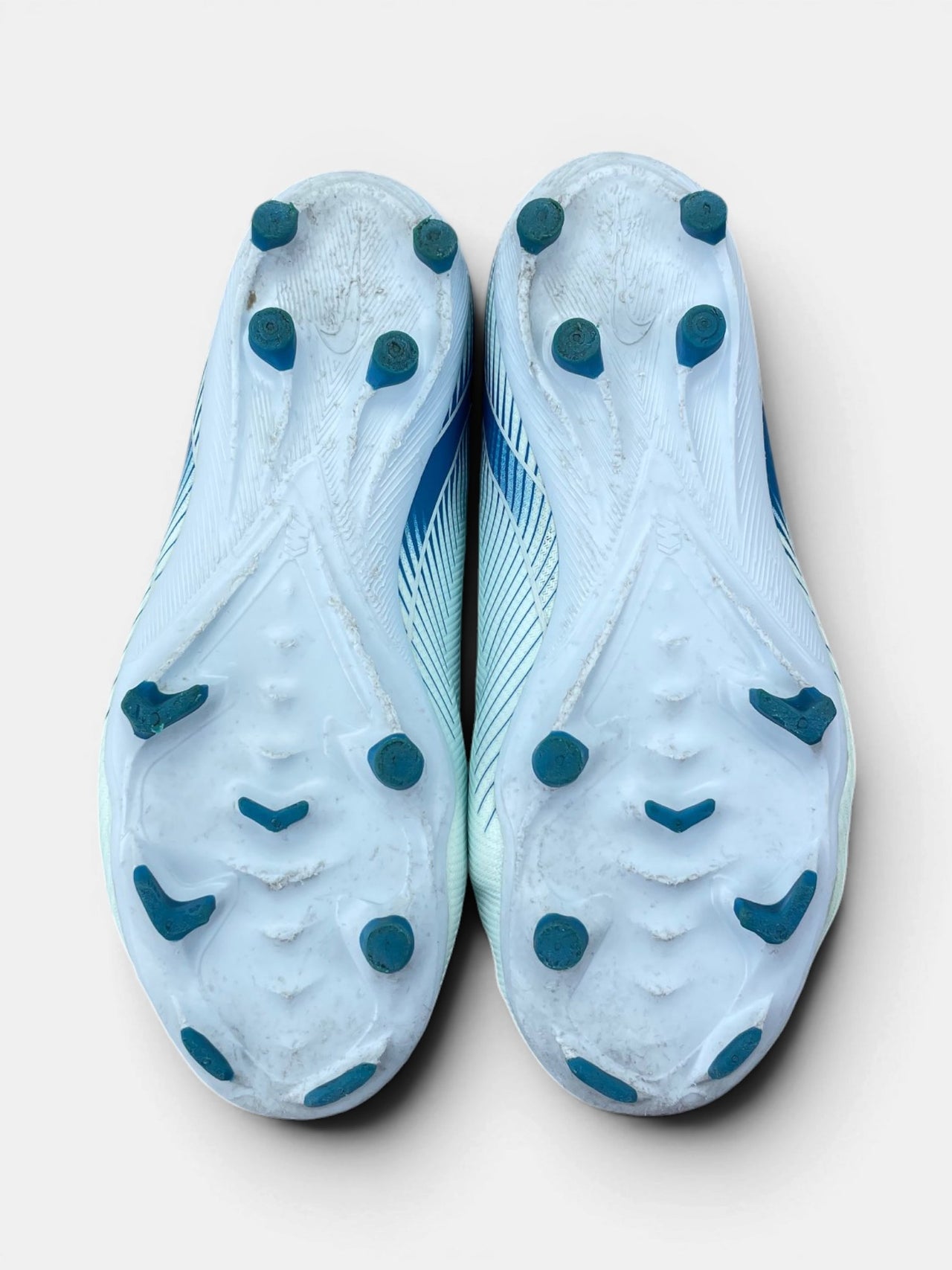 Nike Air Zoom Mercurial Vapor 16 — buty sportowe dziecięce w bardzo dobrym stanie rozmiar 34, widok z góry na wewnętrzną stronę butów