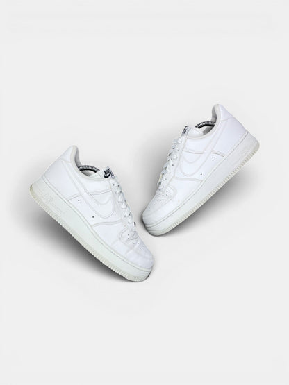 Nike Air Force 1 '07 Next Nature — buty sportowe damskie w bardzo dobrym stanie rozmiar 38.5, widok z góry na zewnętrzną stronę butów