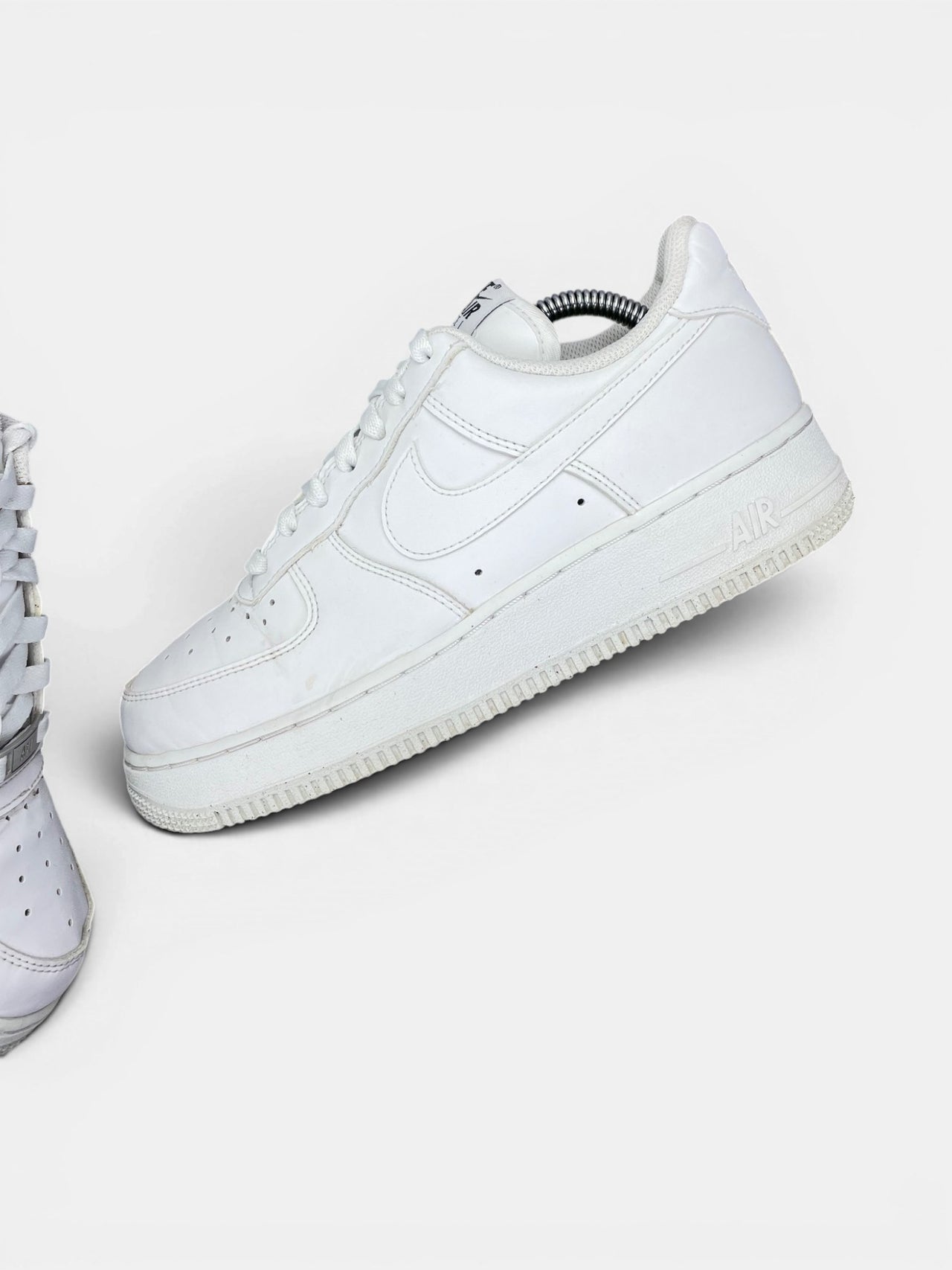 Nike Air Force 1 '07 Next Nature — buty sportowe damskie w bardzo dobrym stanie rozmiar 38.5, widok z góry na wewnętrzną stronę butów
