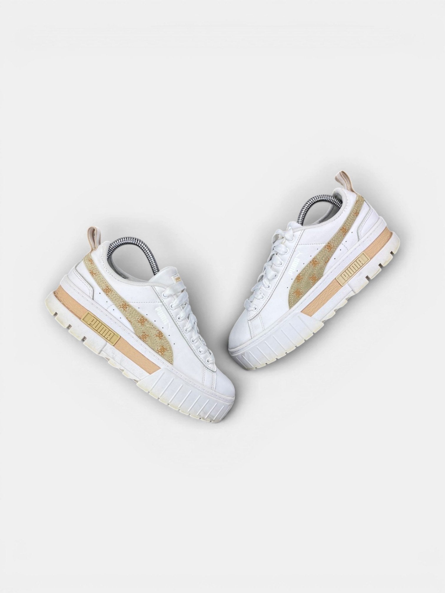 Puma Mayze T7 White Brown — buty sportowe damskie w bardzo dobrym stanie rozmiar 38, widok z góry na zewnętrzną stronę butów