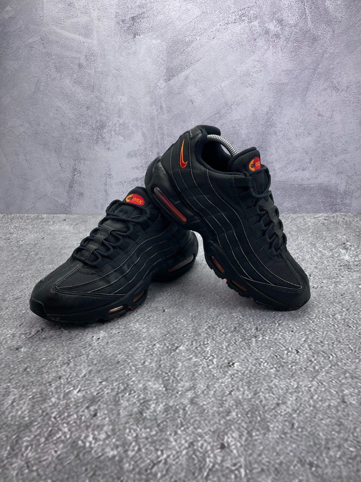Nike Air Max 95 Black Red Orange — buty sportowe męskie w bardzo dobrym stanie rozmiar 42.5, boczny profil