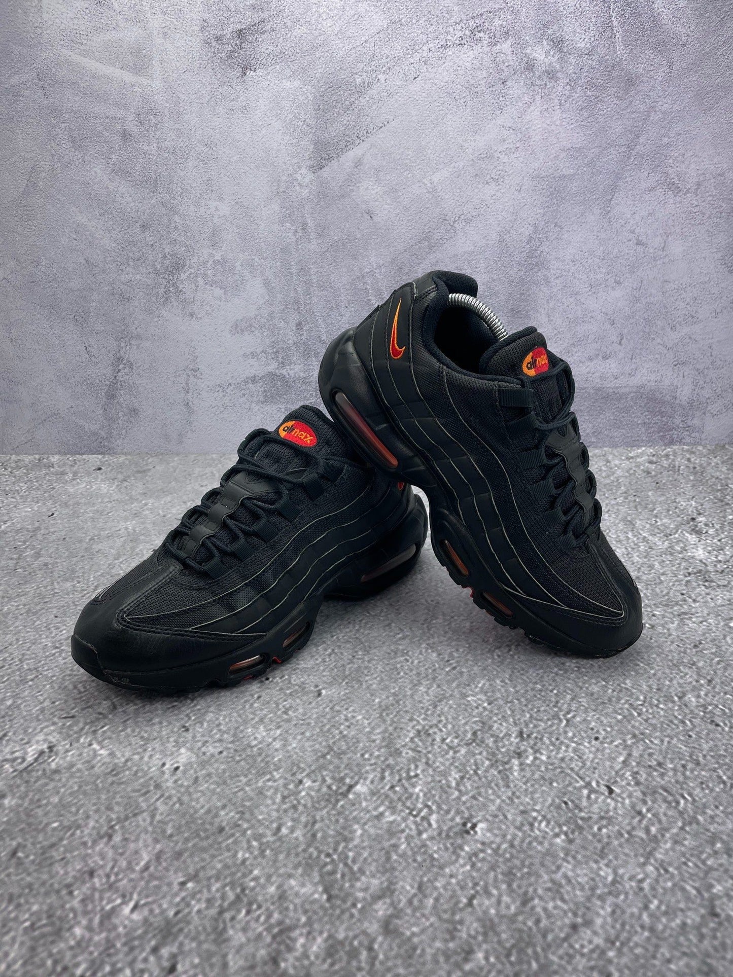 Nike Air Max 95 Black Red Orange — buty sportowe męskie w bardzo dobrym stanie rozmiar 42.5, widok z góry