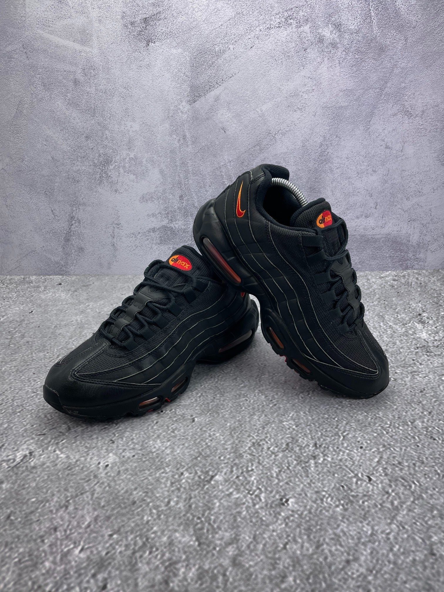 Nike Air Max 95 Black Red Orange — buty sportowe męskie w bardzo dobrym stanie rozmiar 42.5, widok z góry