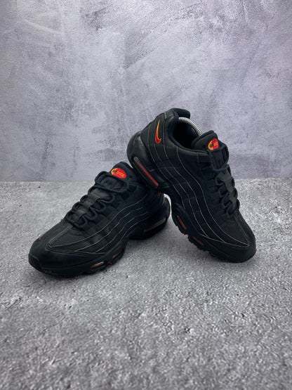 Nike Air Max 95 Black Red Orange — buty sportowe męskie w bardzo dobrym stanie rozmiar 42.5, widok z góry