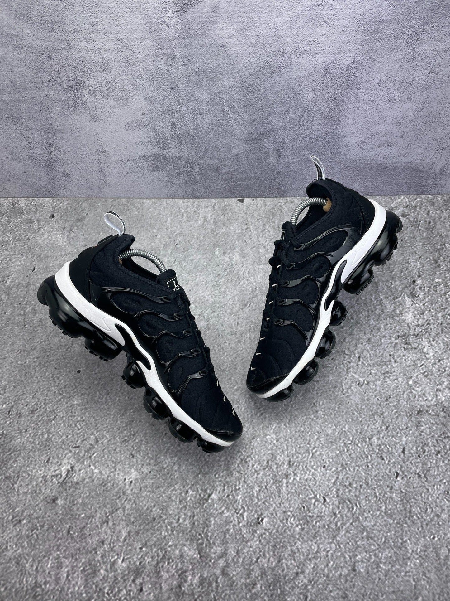Nike Air VaporMax Plus Overbranding — buty sportowe męskie w bardzo dobrym stanie rozmiar 42.5, widok z góry na wewnętrzną stronę butów