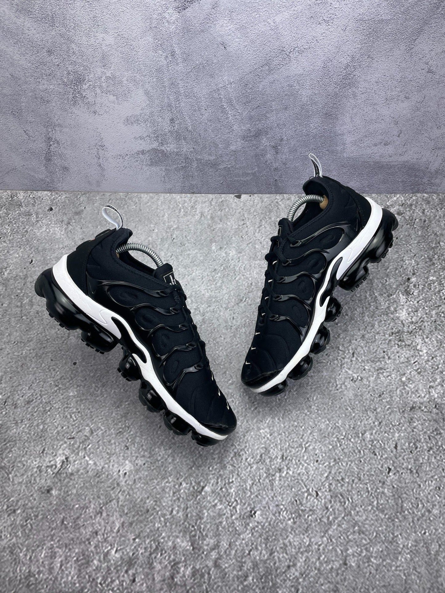 Nike Air VaporMax Plus Overbranding — buty sportowe męskie w bardzo dobrym stanie rozmiar 42.5, wewnętrzny panel lewego buta