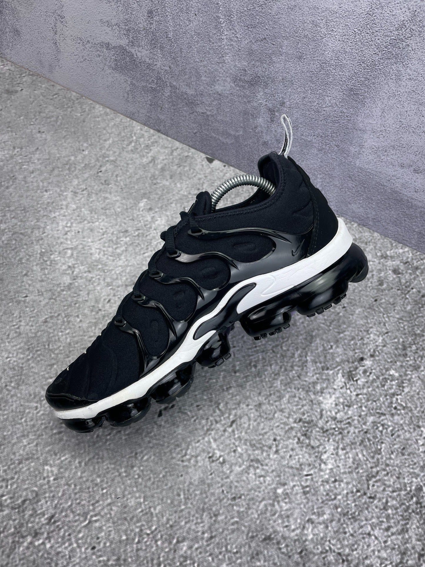 Nike Air VaporMax Plus Overbranding — buty sportowe męskie w bardzo dobrym stanie rozmiar 42.5, widok z góry