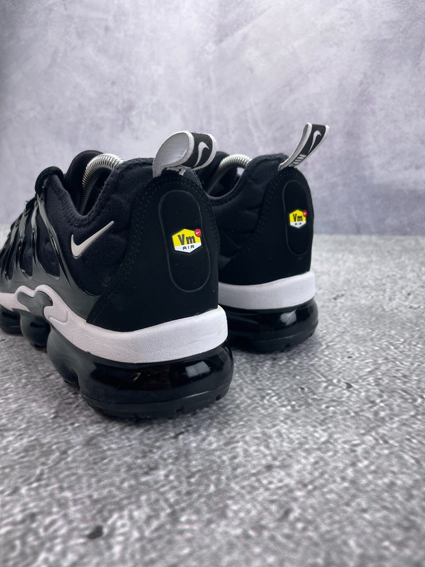 Nike Air VaporMax Plus Overbranding — buty sportowe męskie w bardzo dobrym stanie rozmiar 42.5, podeszwa