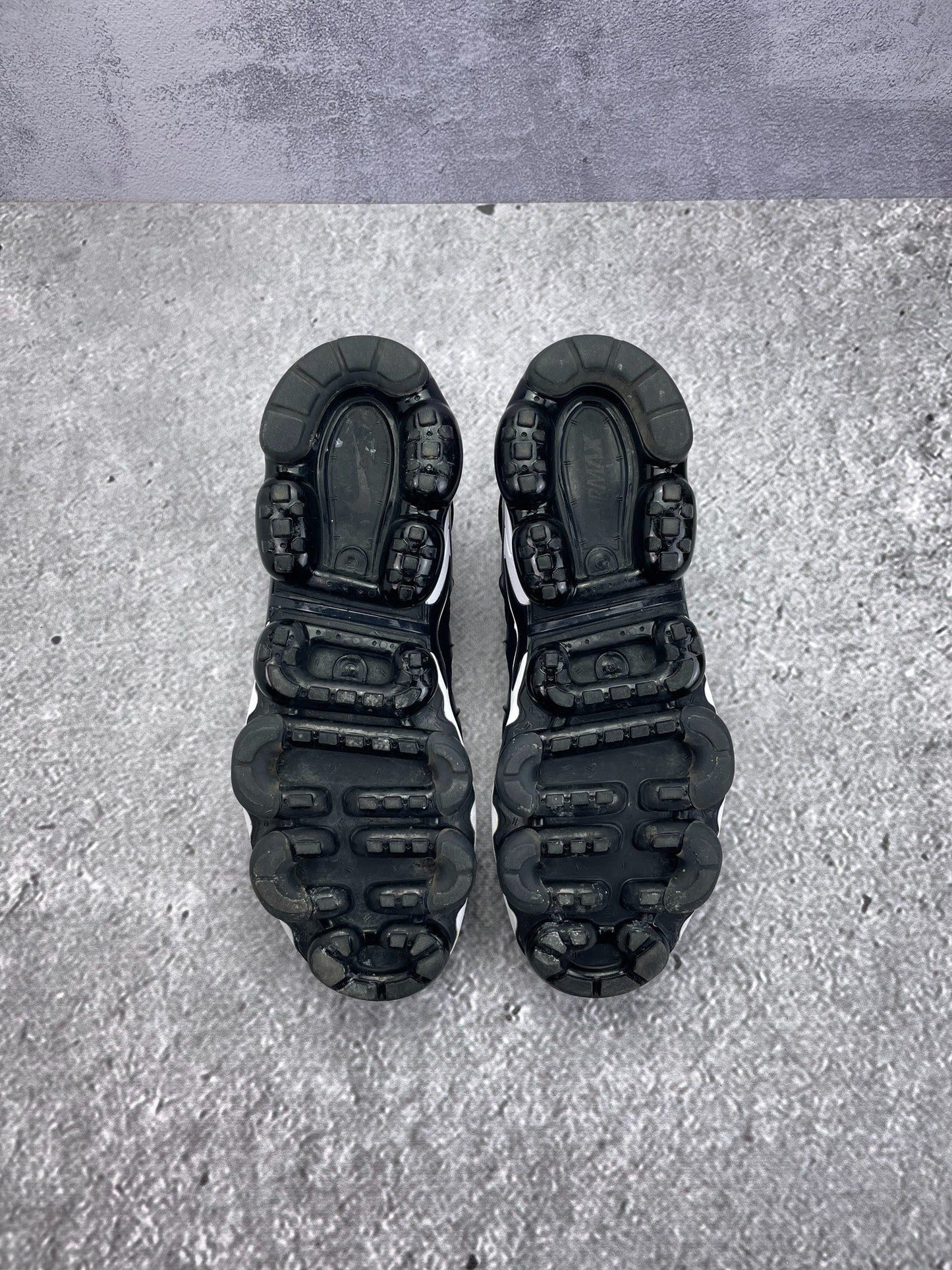 Nike Air VaporMax Plus Overbranding — buty sportowe męskie w bardzo dobrym stanie rozmiar 42.5, metka