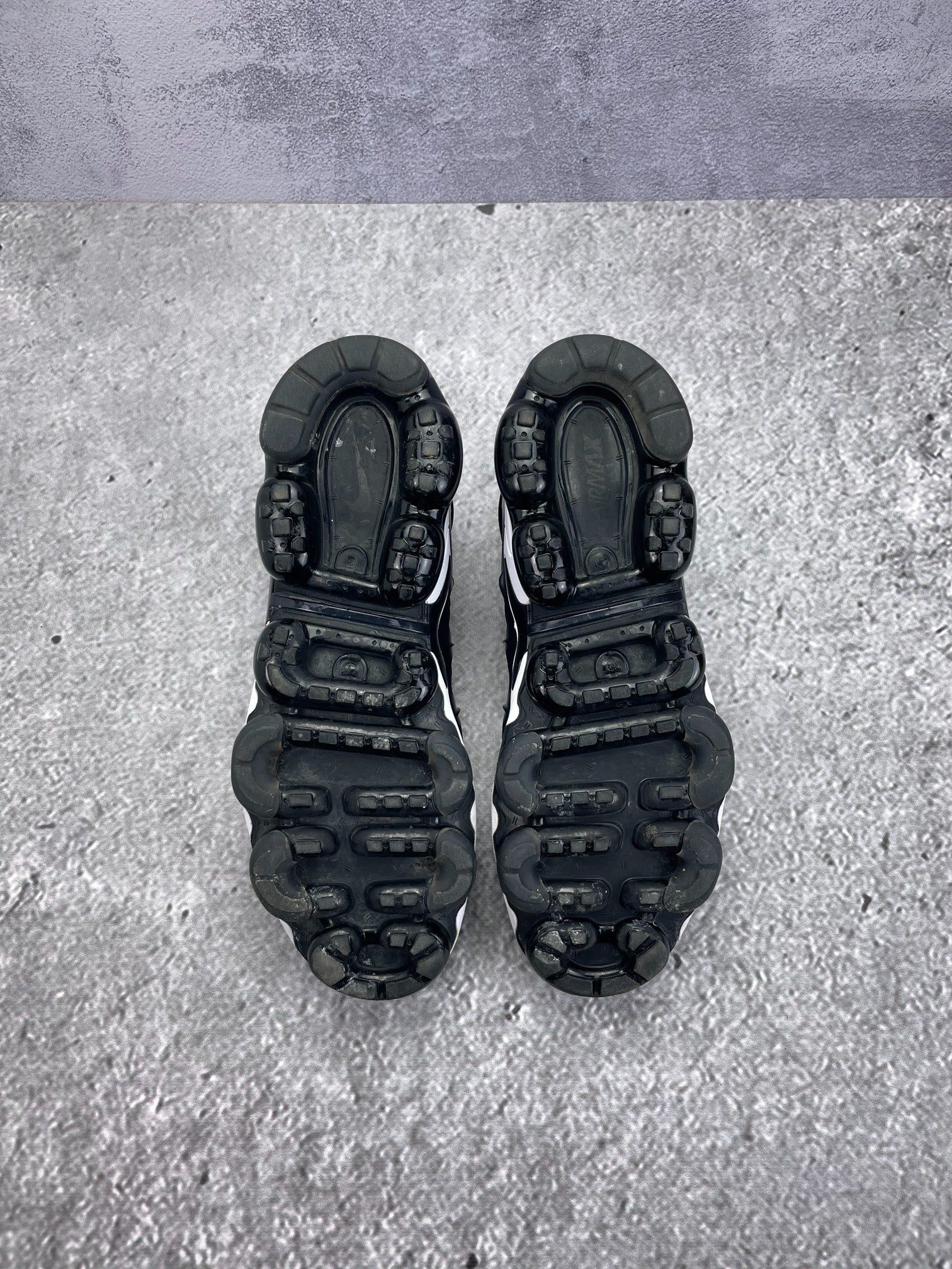 Nike Air VaporMax Plus Overbranding — buty sportowe męskie w bardzo dobrym stanie rozmiar 42.5, metka