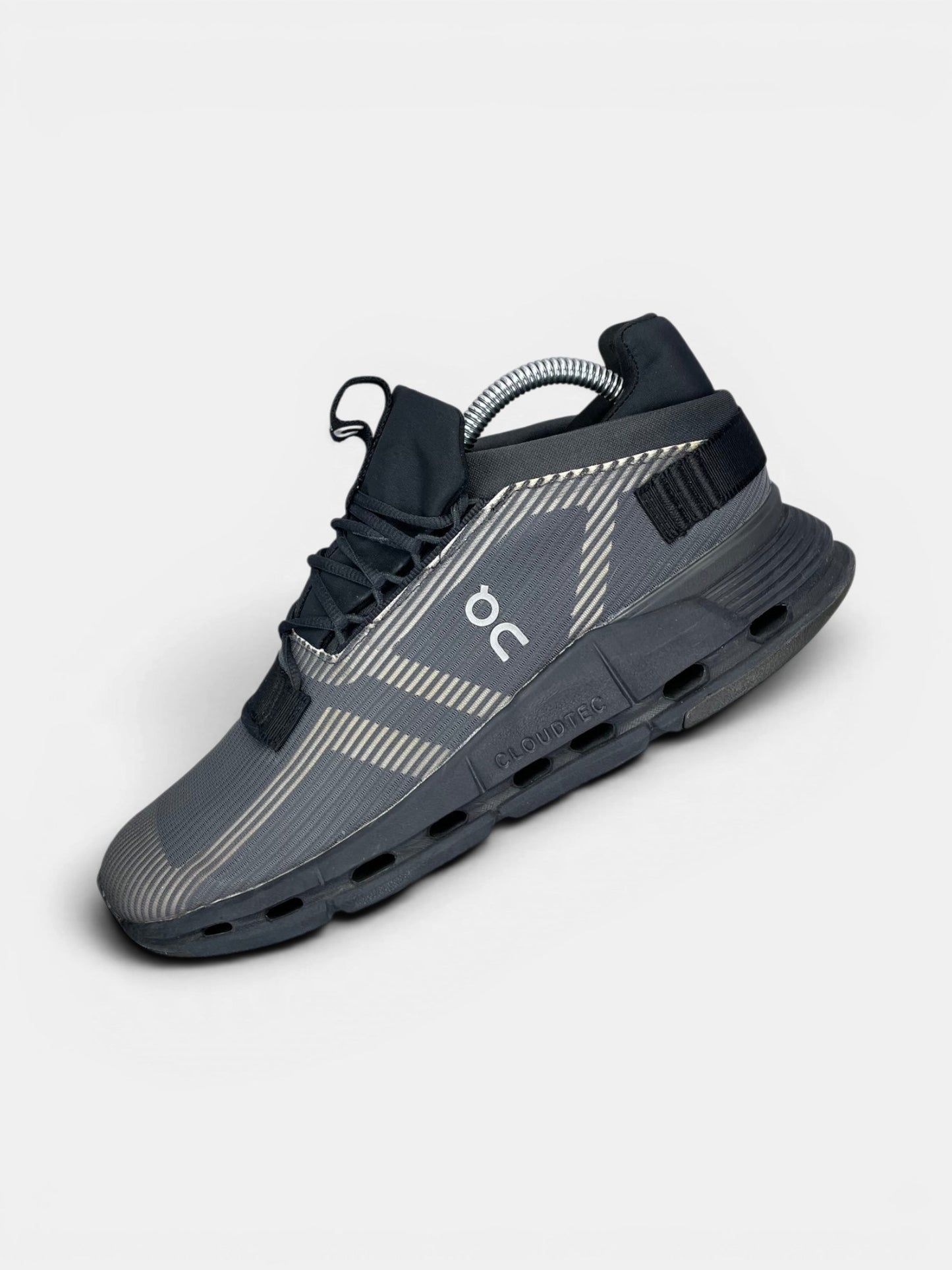 On Cloudnova Void Eclipse Undyed White — buty sportowe męskie w bardzo dobrym stanie rozmiar 41, widok z góry na wewnętrzną stronę butów