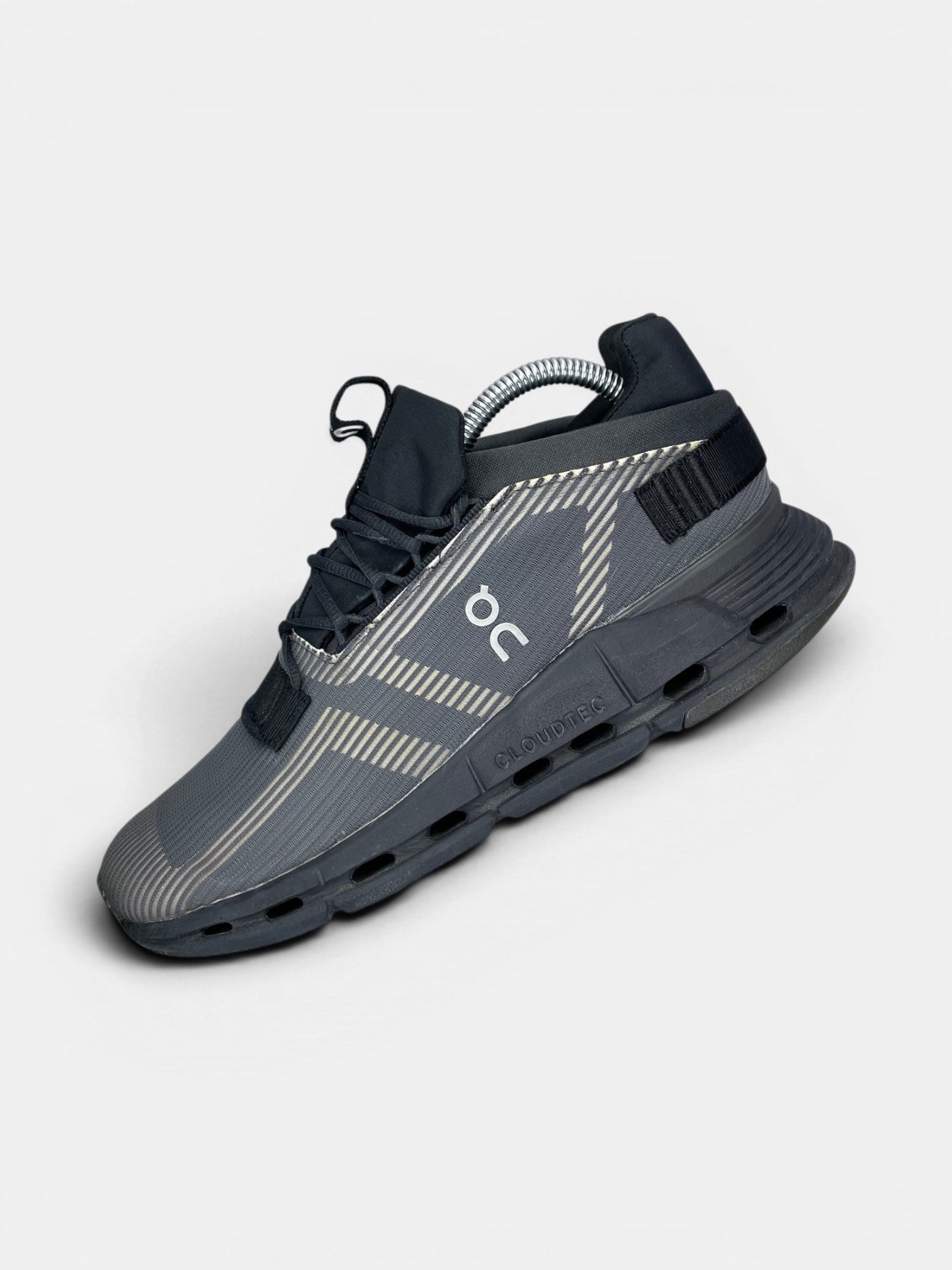 On Cloudnova Void Eclipse Undyed White — buty sportowe męskie w bardzo dobrym stanie rozmiar 41, widok z góry na wewnętrzną stronę butów
