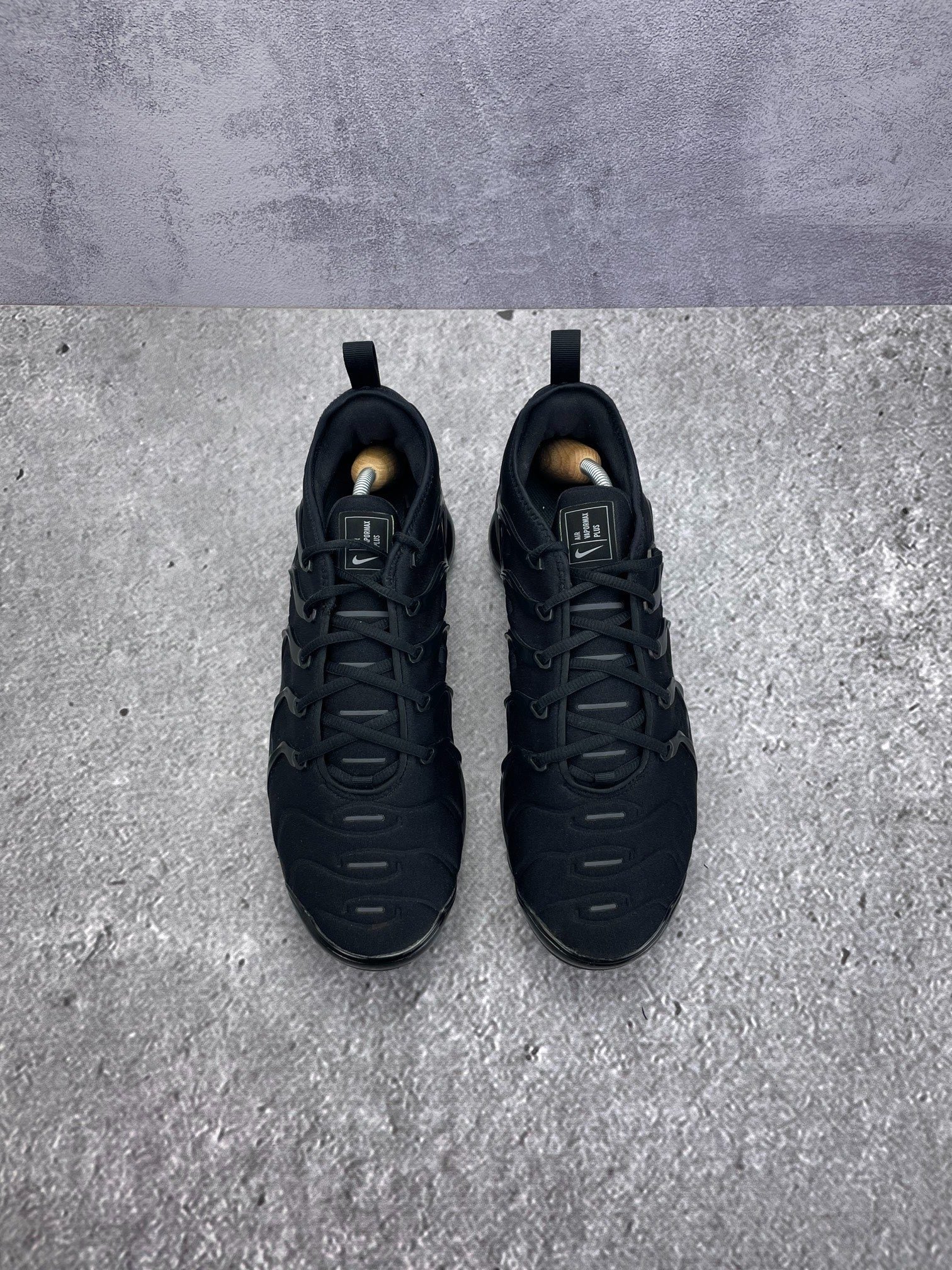 Nike Air VaporMax Plus Triple Black — buty sportowe męskie w bardzo dobrym stanie rozmiar 45.5, podeszwa