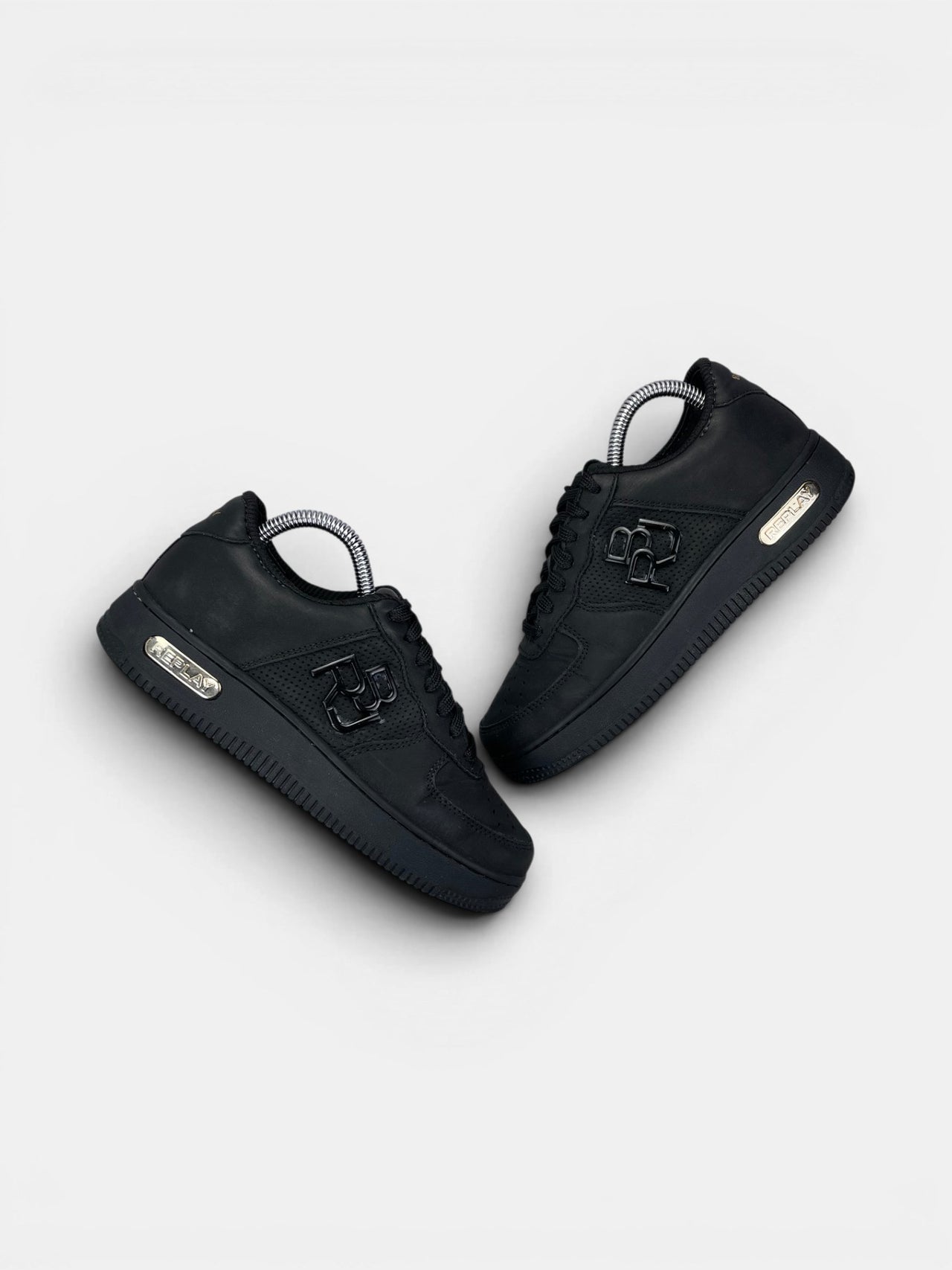 Replay Sneakers — buty sportowe damskie w bardzo dobrym stanie rozmiar 36, widok z góry na zewnętrzną stronę butów