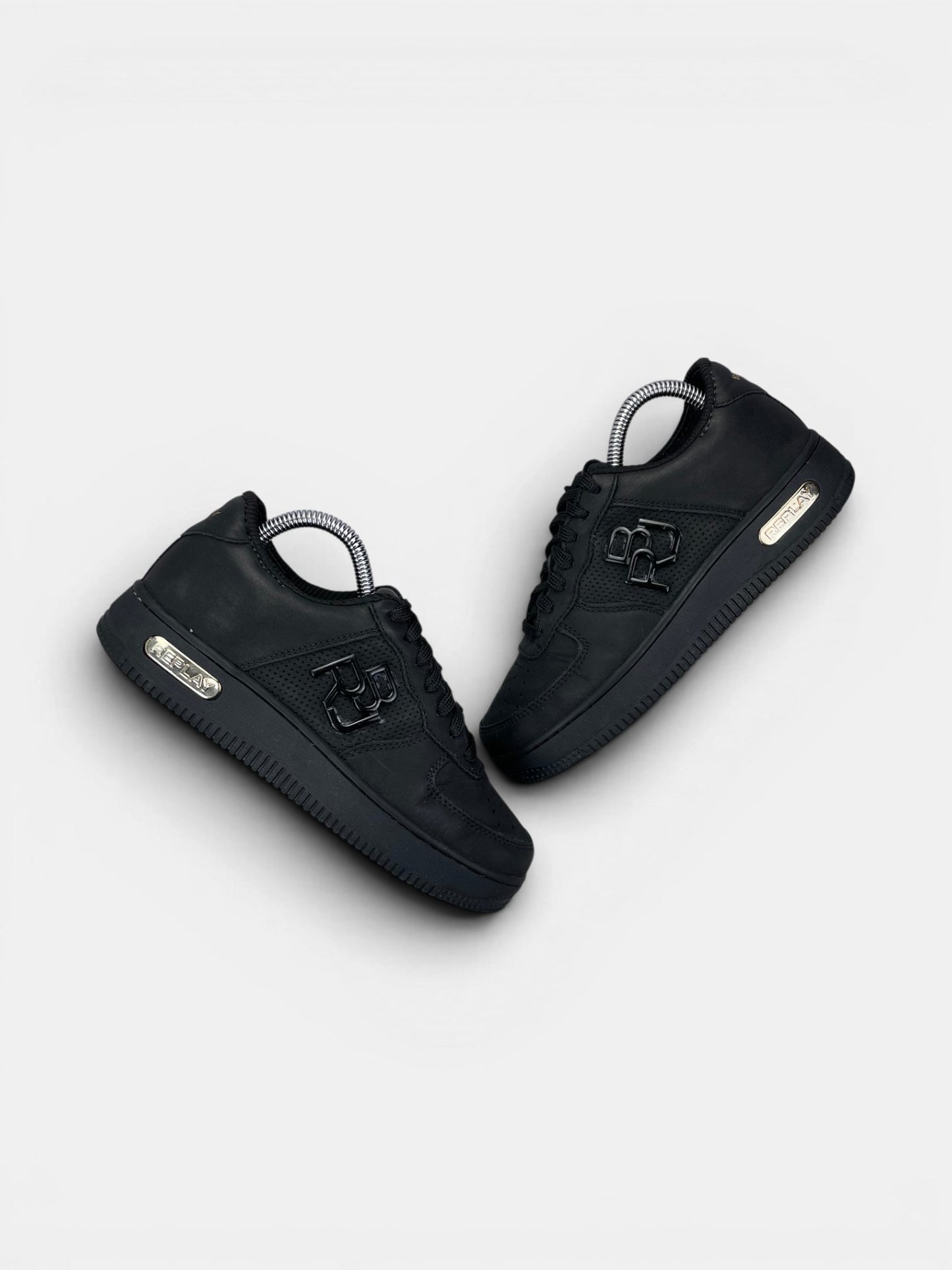 Replay Sneakers — buty sportowe damskie w bardzo dobrym stanie rozmiar 36, widok z góry na zewnętrzną stronę butów