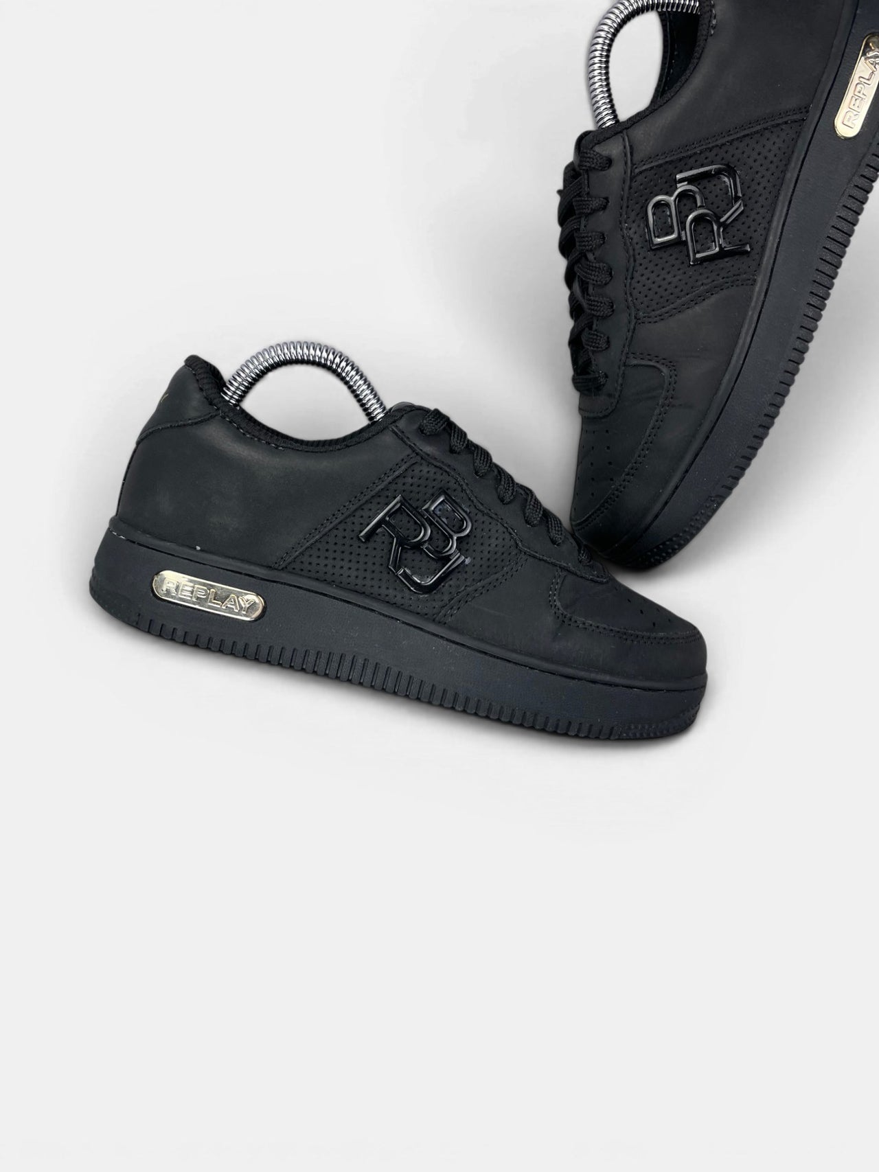 Replay Sneakers — buty sportowe damskie w bardzo dobrym stanie rozmiar 36, zewnętrzny panel lewego buta