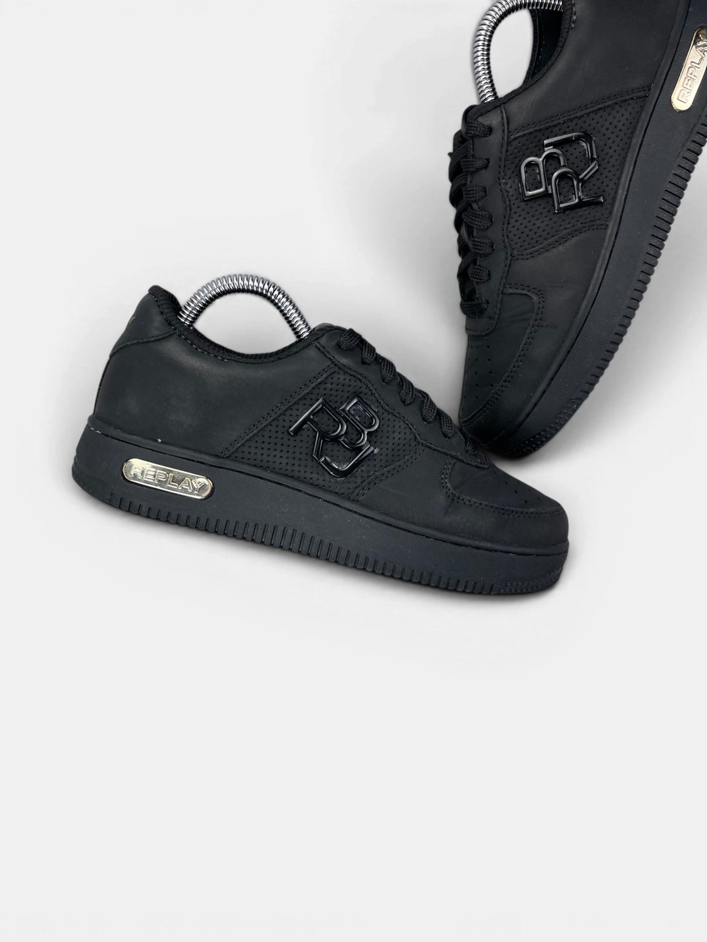 Replay Sneakers — buty sportowe damskie w bardzo dobrym stanie rozmiar 36, zewnętrzny panel lewego buta
