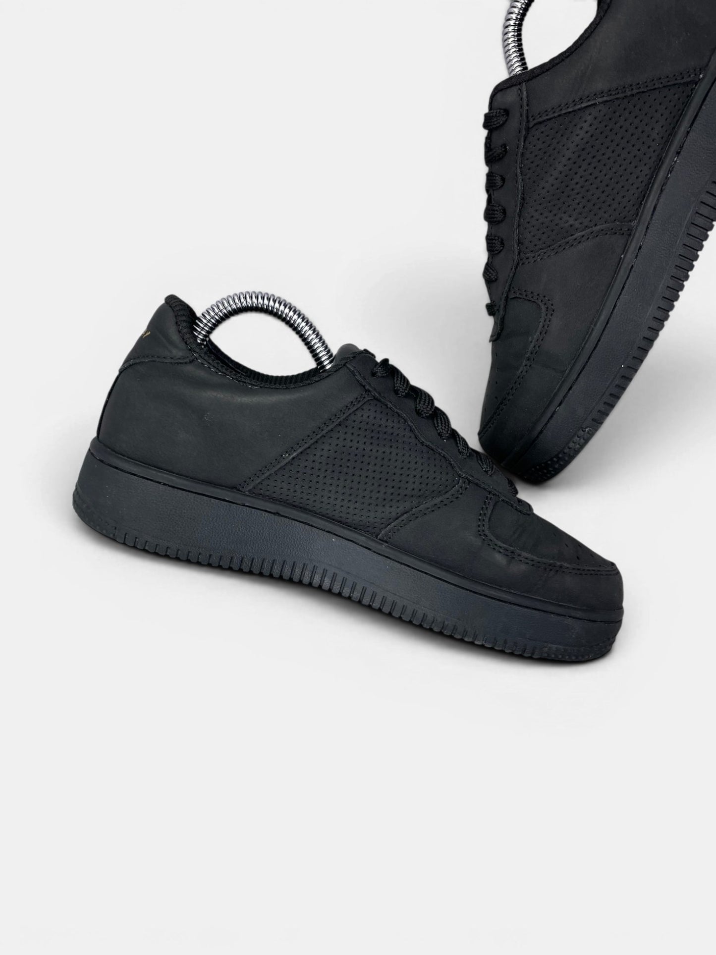 Replay Sneakers — buty sportowe damskie w bardzo dobrym stanie rozmiar 36, wewnętrzny panel prawego buta