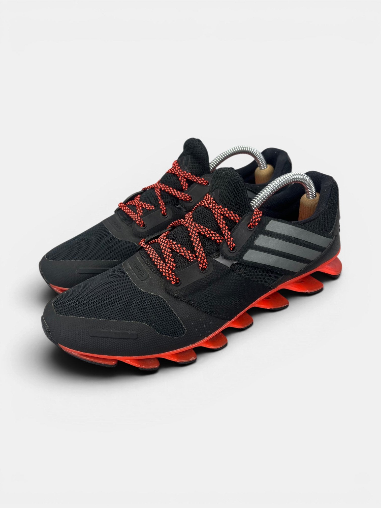 Adidas Springblade Solyce — buty sportowe męskie w bardzo dobrym stanie rozmiar 42 2/3, widok z boku