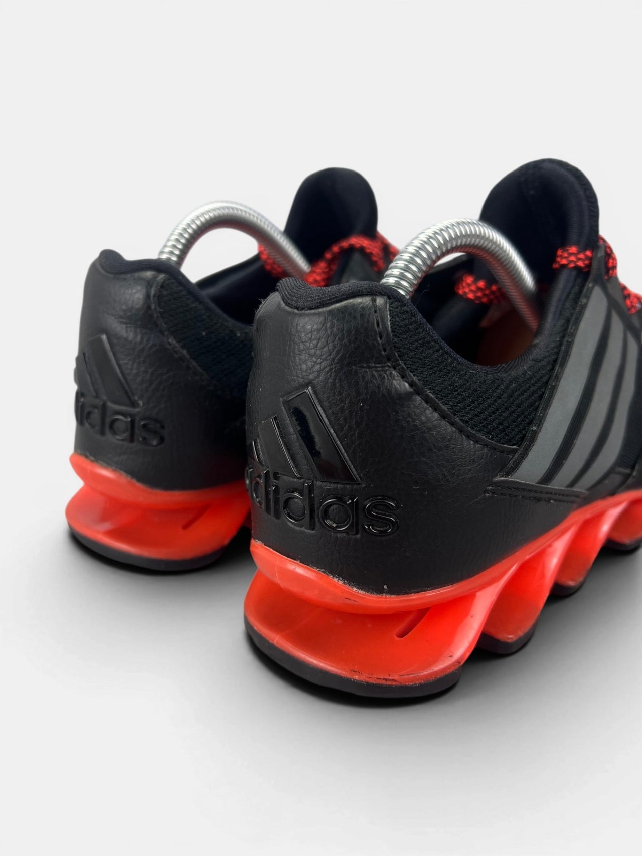 Adidas Springblade Solyce — buty sportowe męskie w bardzo dobrym stanie rozmiar 42 2/3, widok z tyłu