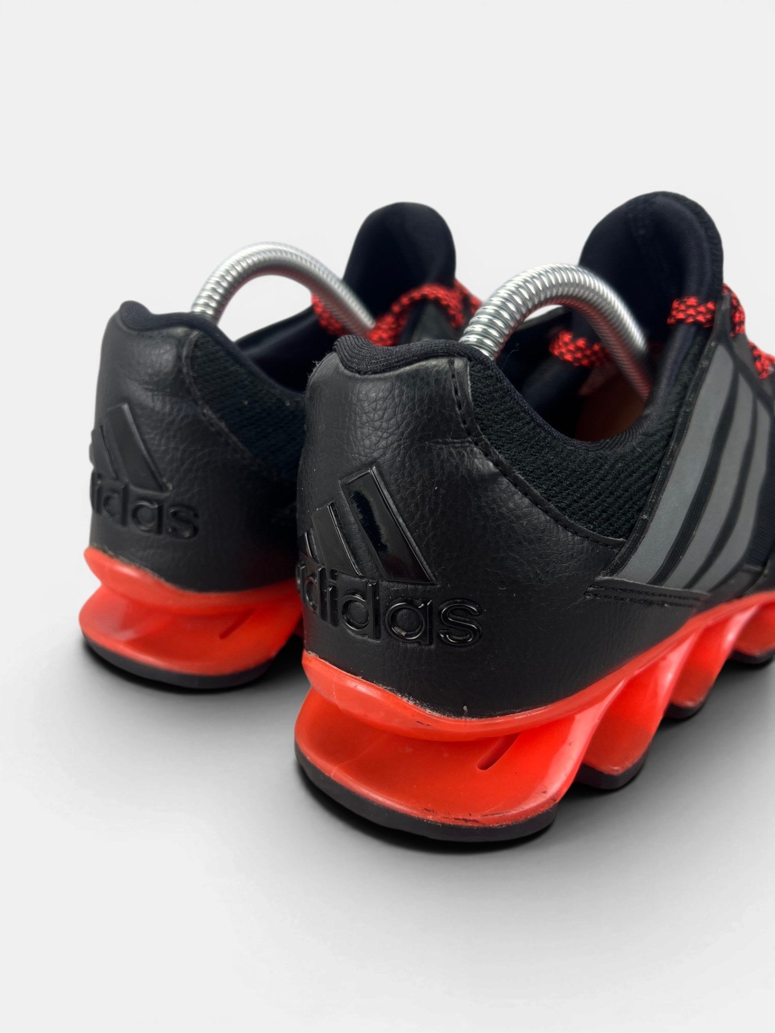 Adidas Springblade Solyce — buty sportowe męskie w bardzo dobrym stanie rozmiar 42 2/3, widok z tyłu