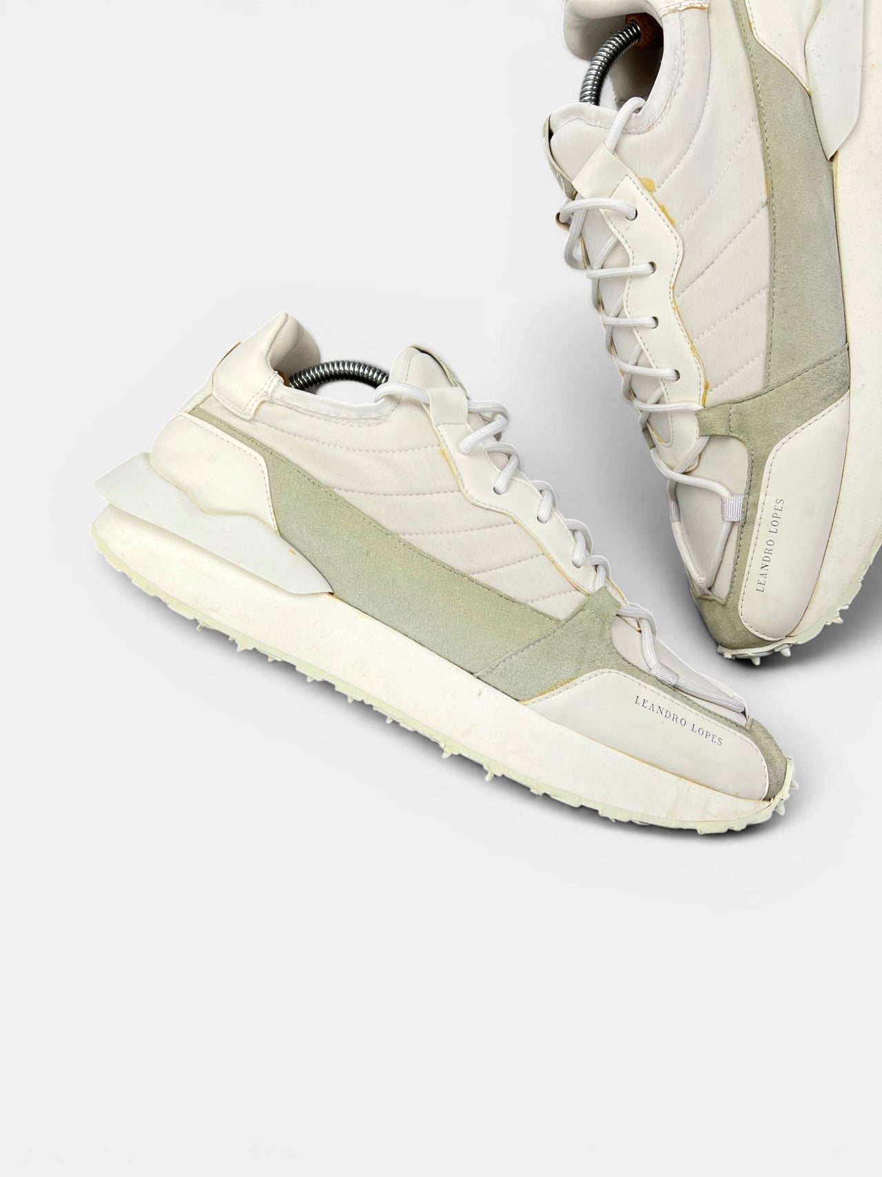 Leandro Lopes Sneakersy — buty sportowe męskie w bardzo dobrym stanie rozmiar 45, zewnętrzny panel prawego buta