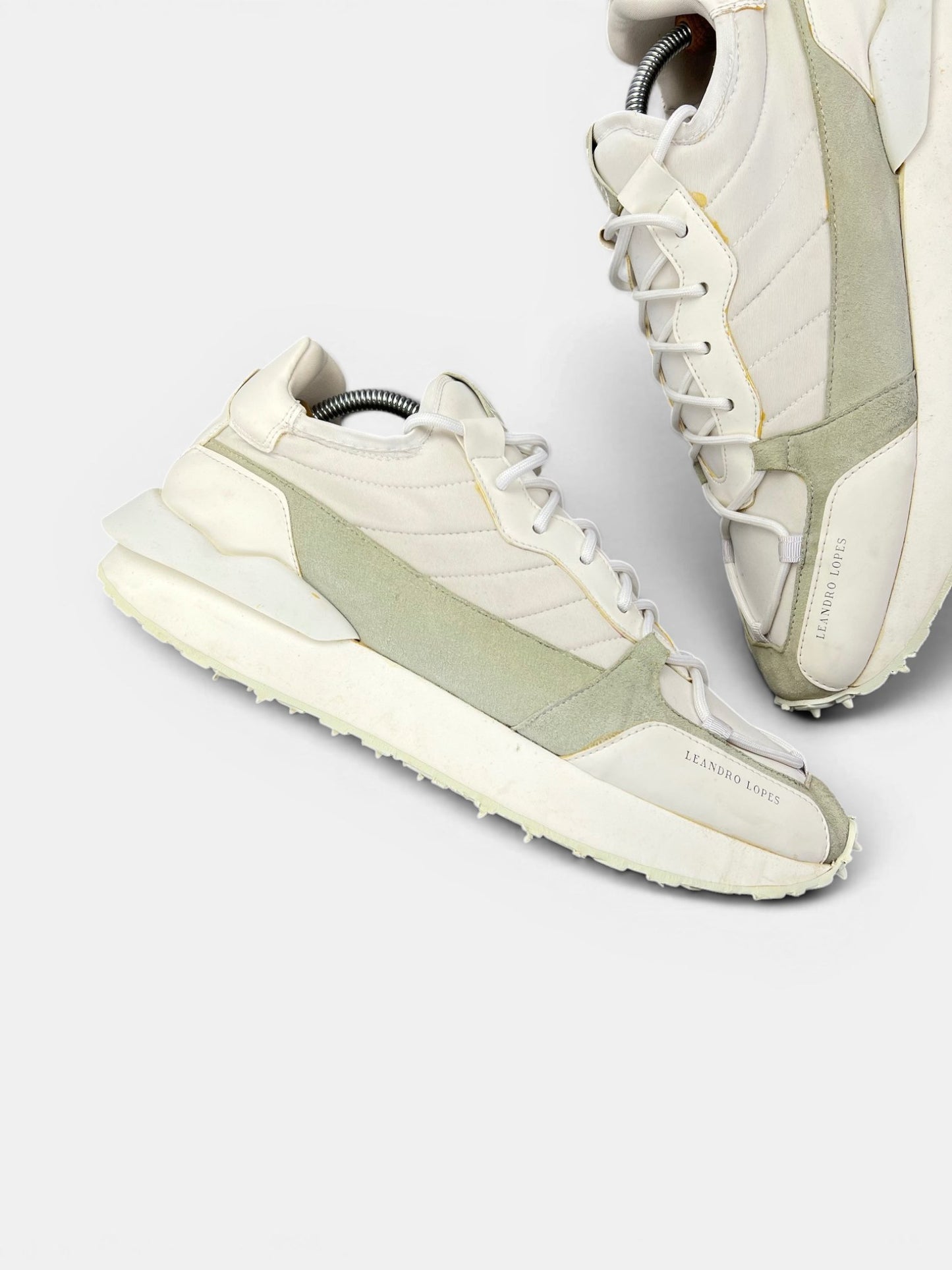 Leandro Lopes Sneakersy — buty sportowe męskie w bardzo dobrym stanie rozmiar 45, zewnętrzny panel prawego buta