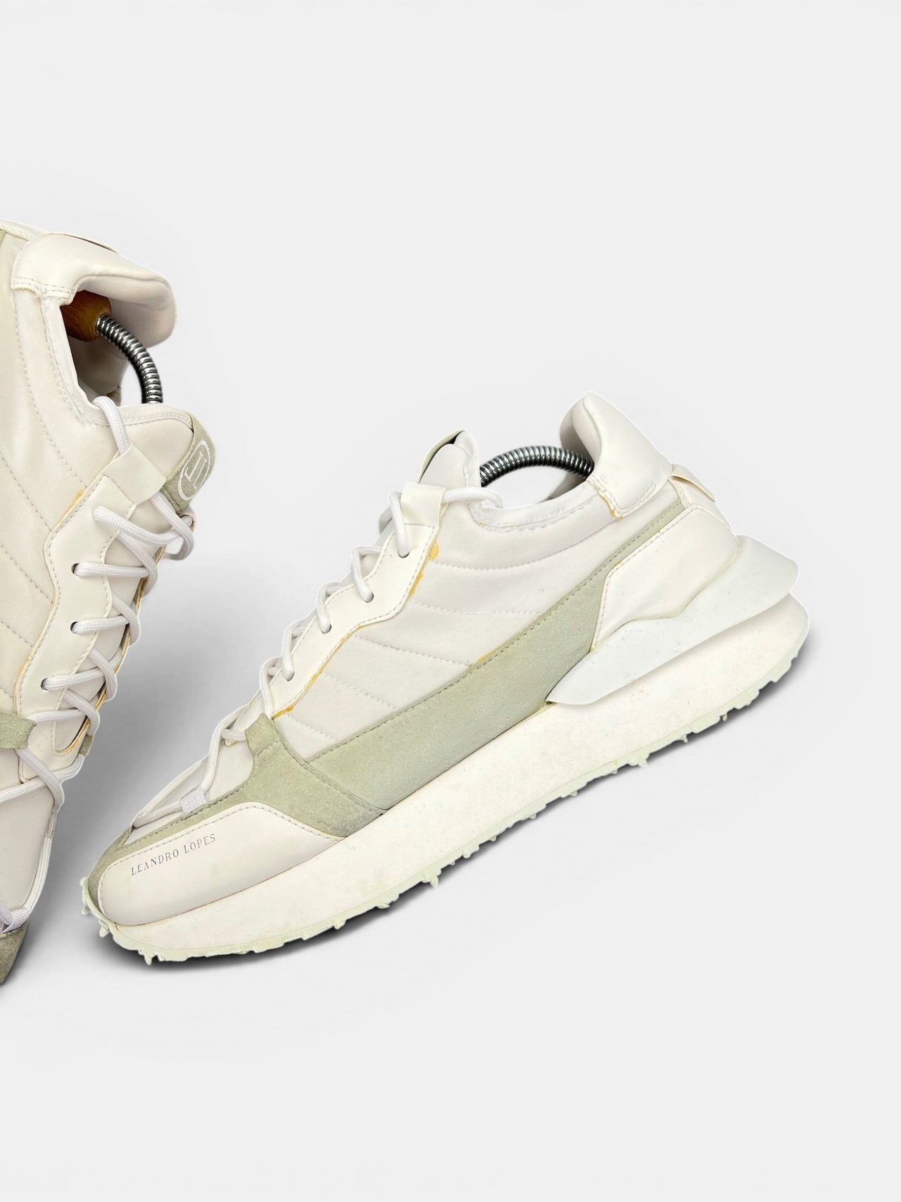 Leandro Lopes Sneakersy — buty sportowe męskie w bardzo dobrym stanie rozmiar 45, zewnętrzny panel lewego buta