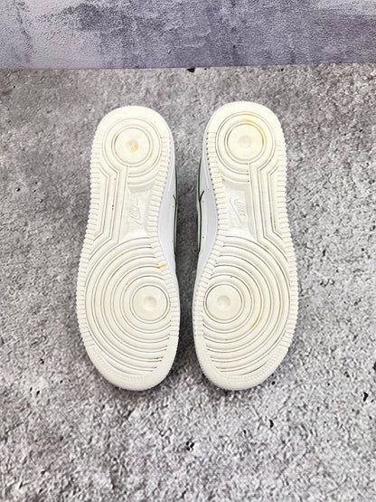 Nike Air Force 1 Low Triple White — buty sportowe damskie w bardzo dobrym stanie rozmiar 38.5, podeszwa