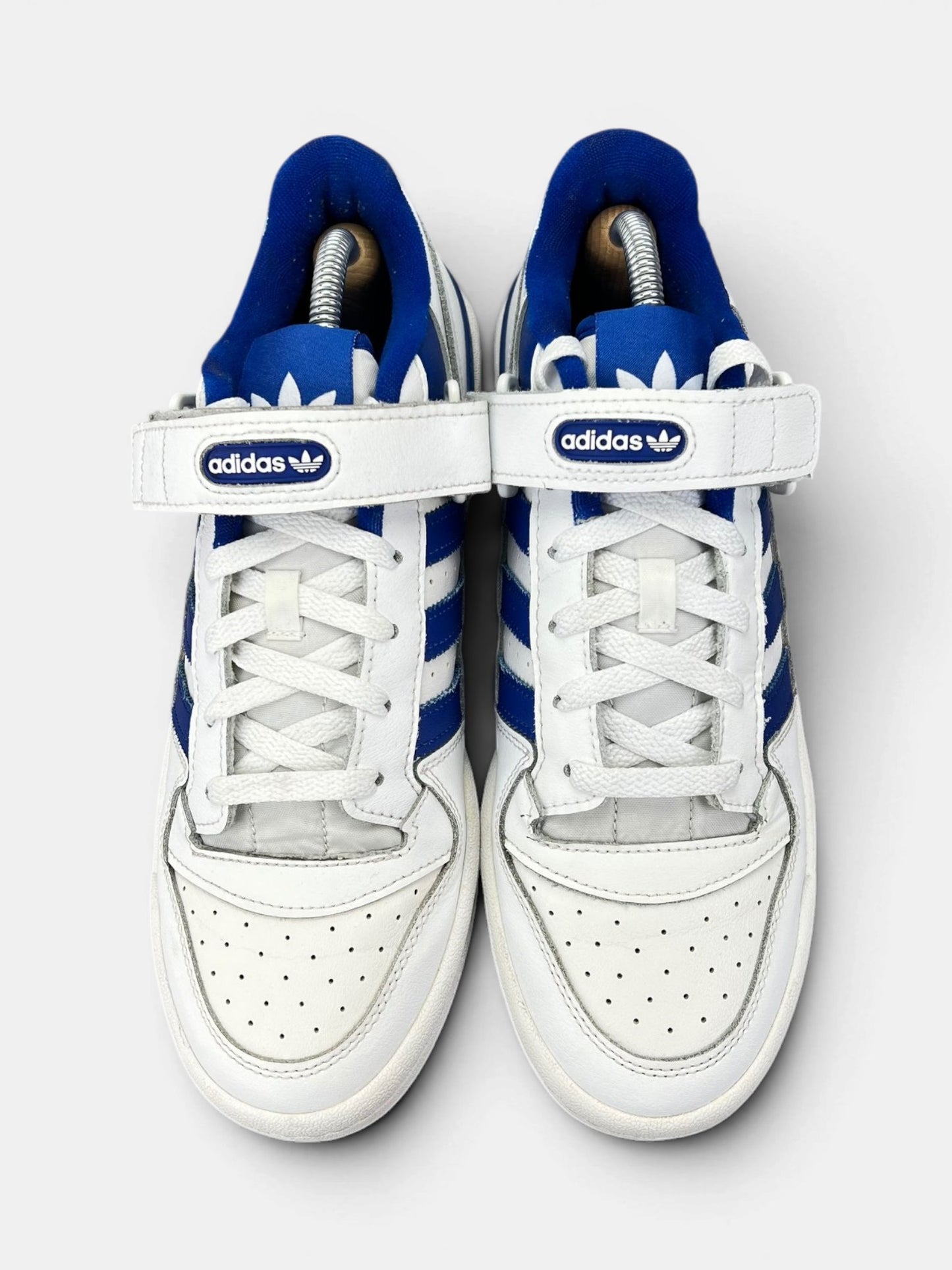 Adidas Forum Low White Royal Blue — buty sportowe męskie w bardzo dobrym stanie rozmiar 42, widok z góry