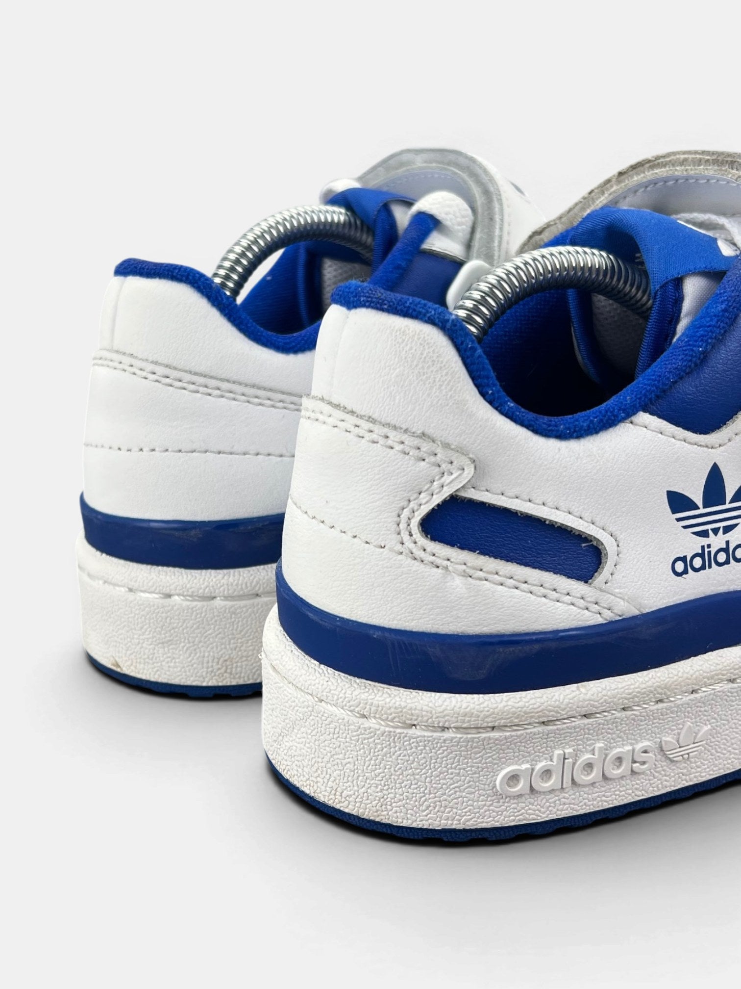 Adidas Forum Low White Royal Blue — buty sportowe męskie w bardzo dobrym stanie rozmiar 42, widok z tyłu