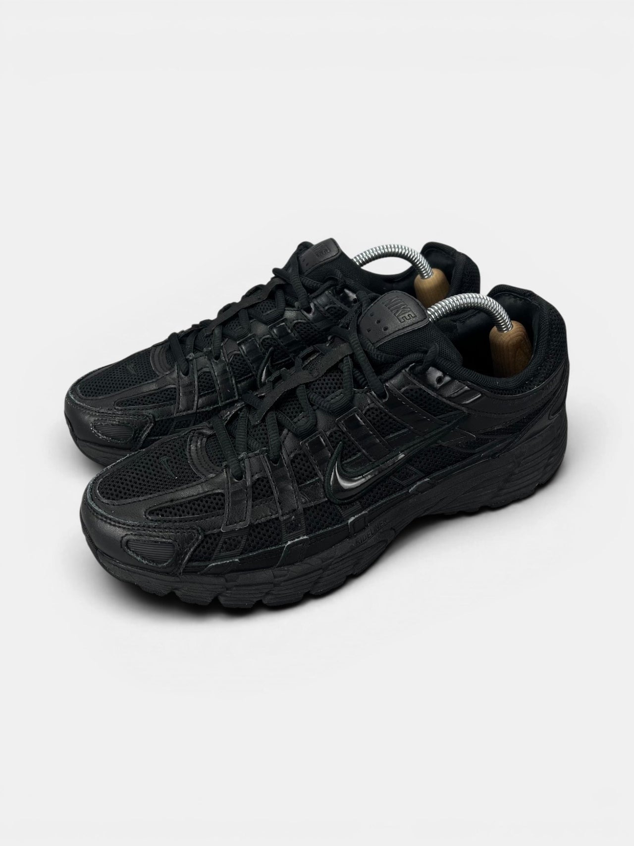 Nike P-6000 Black — buty sportowe męskie w bardzo dobrym stanie rozmiar 43, widok z boku
