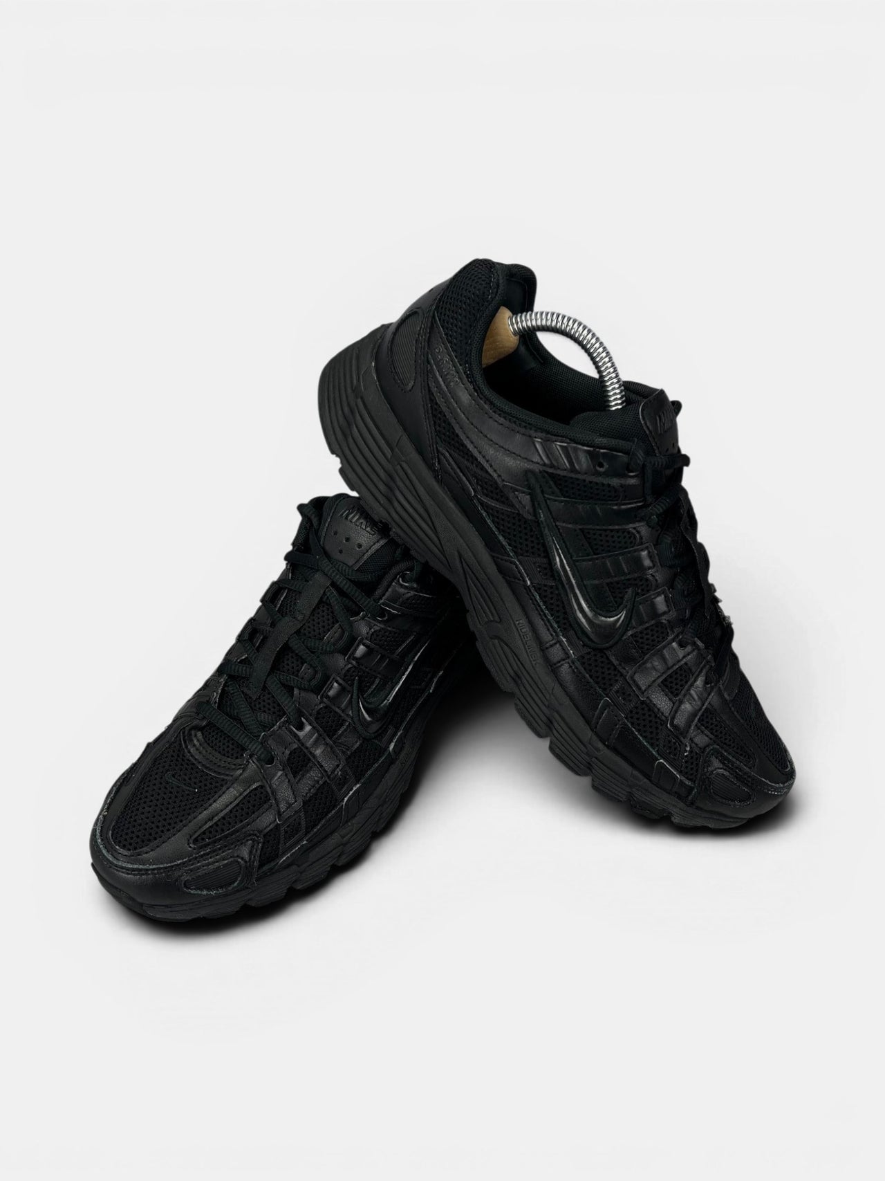 Nike P-6000 Black — buty sportowe męskie w bardzo dobrym stanie rozmiar 43, boczny profil