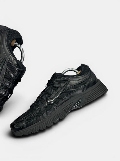 Nike P-6000 Black — buty sportowe męskie w bardzo dobrym stanie rozmiar 43, wewnętrzny panel prawego buta